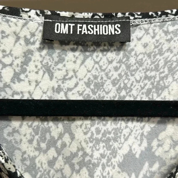 V-neck top - Picture 2 of 4